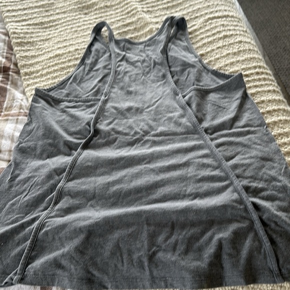 Under Armour, tank top size large - Picture 2 of 2